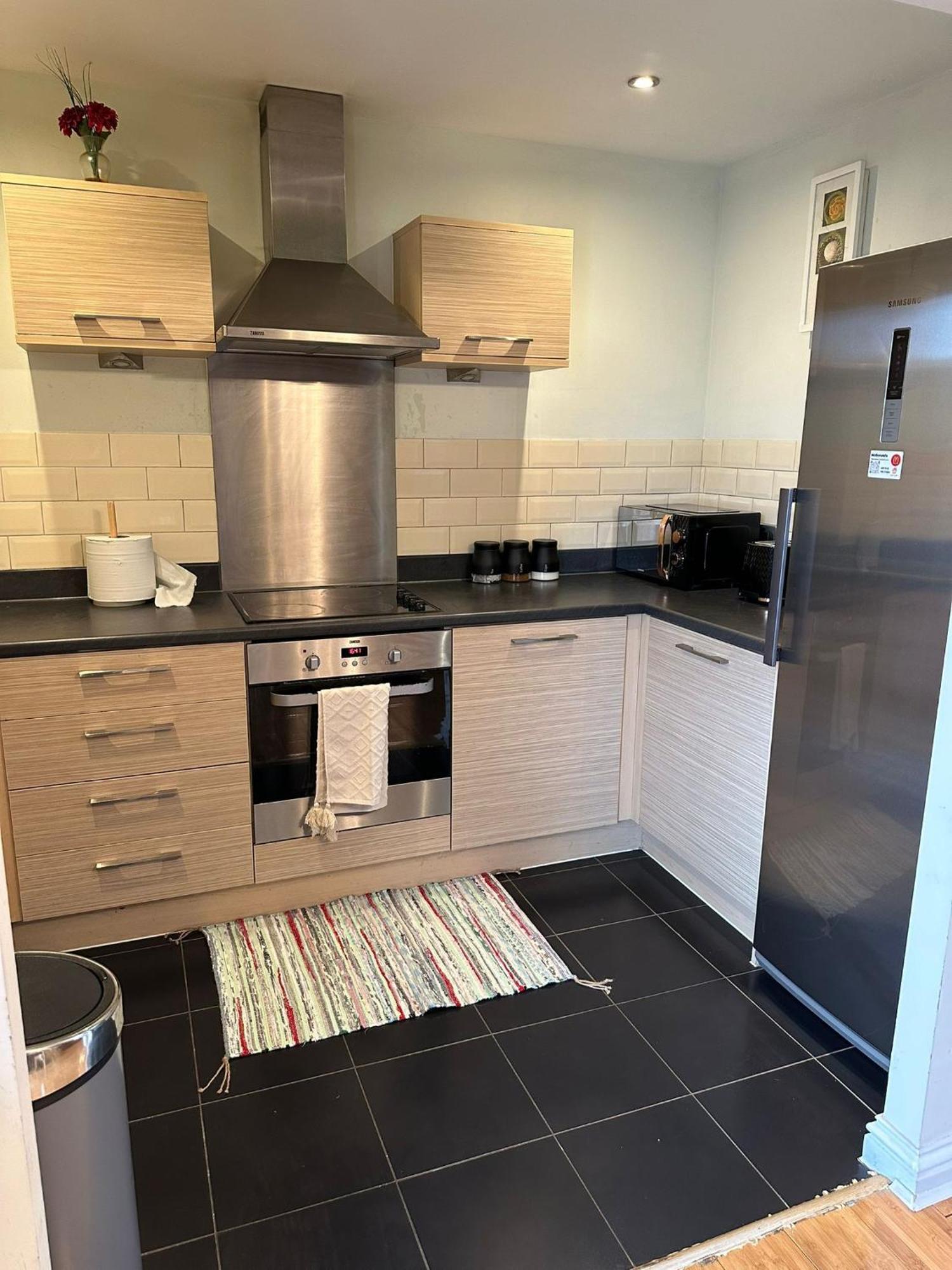 Tony'S Court Beautifully Furnished 2 Bedrooms Apartment Edgware Exteriör bild